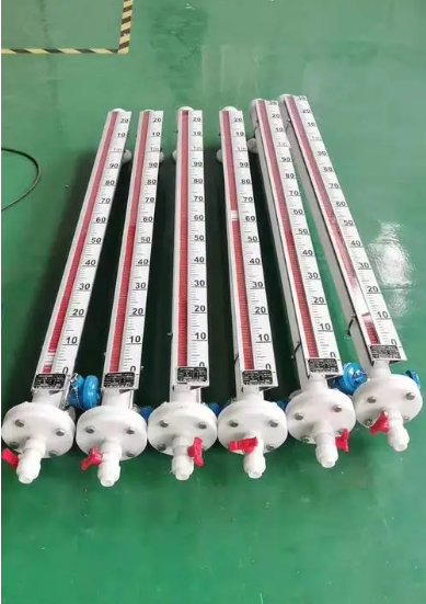 江西化工廠磁翻板液位計安裝現(xiàn)場
